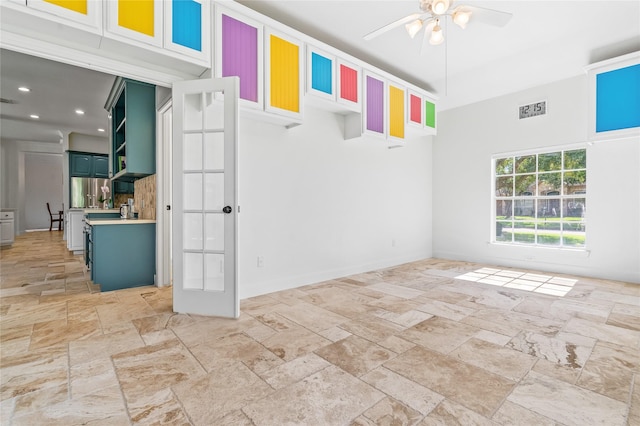 empty room with ceiling fan