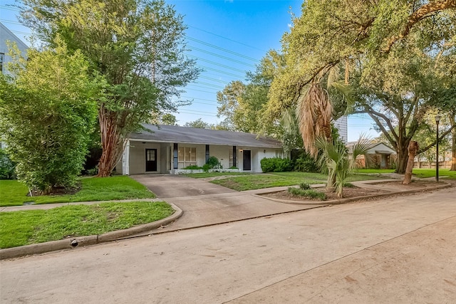 ranch-style home featuring a front yard