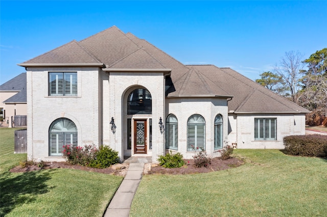 view of front facade with a front lawn