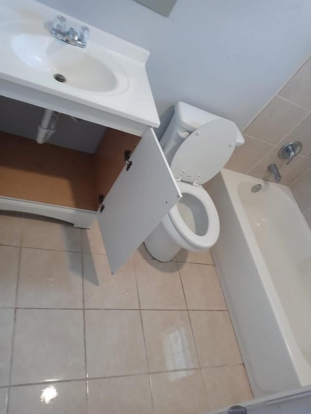 bathroom featuring sink, a bathtub, tile patterned floors, and toilet