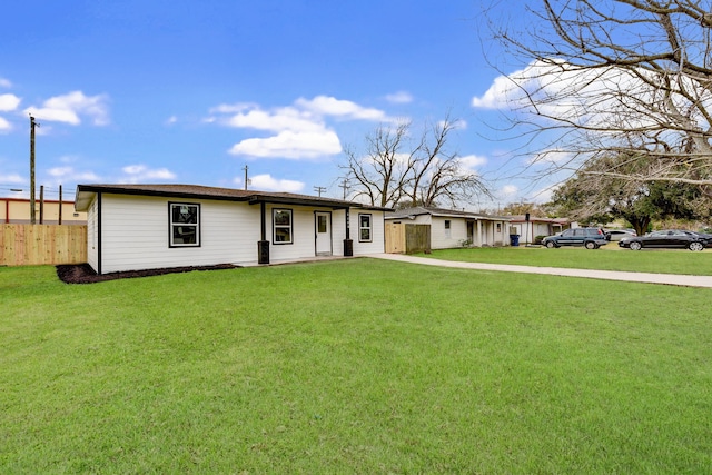 ranch-style house featuring a front lawn