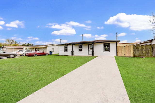 single story home featuring a front lawn