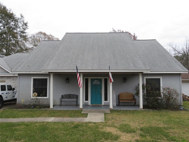 view of front of property with a front yard