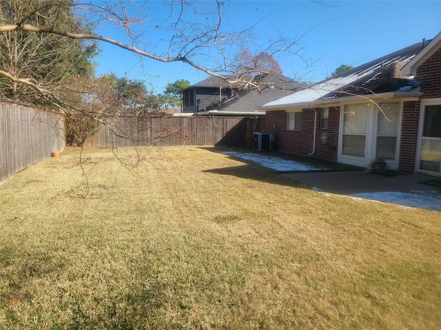 view of yard featuring cooling unit