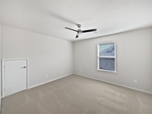 unfurnished room with carpet flooring and ceiling fan