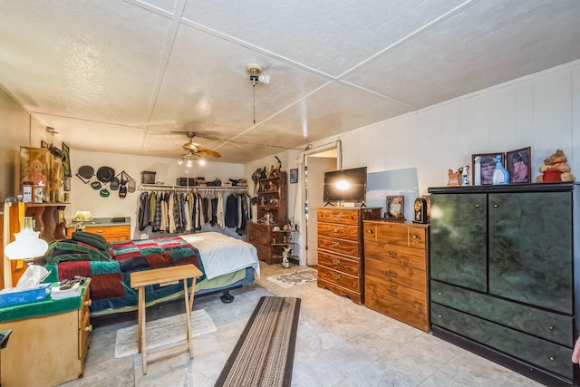 bedroom featuring ceiling fan and a closet