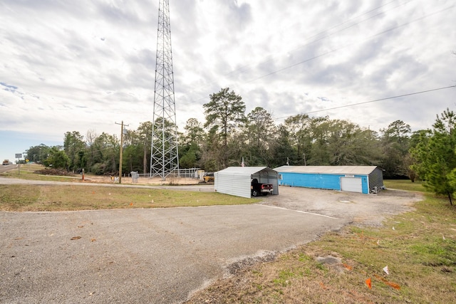 view of yard featuring a carport