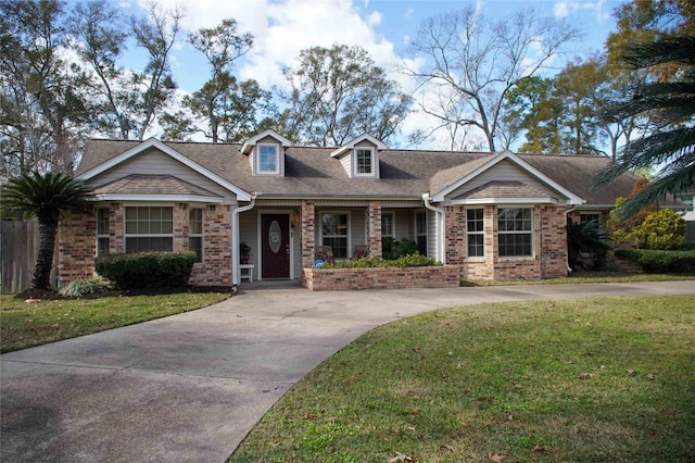 view of front of house featuring a front lawn and a porch