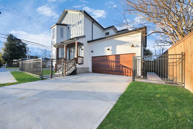 view of front facade with a garage and a front lawn