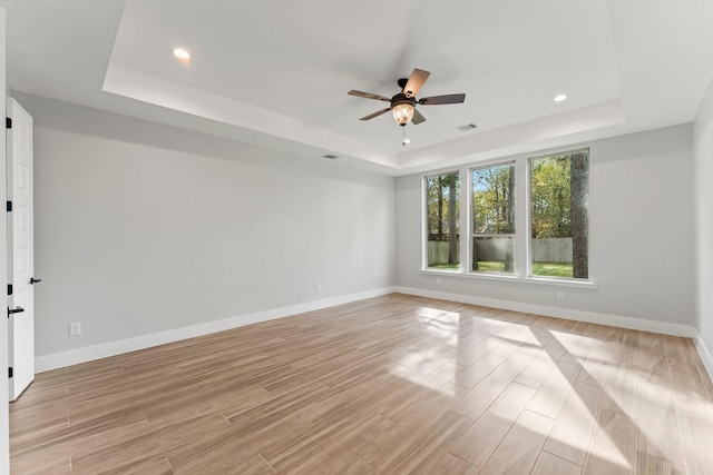 spare room featuring ceiling fan and a tray ceiling