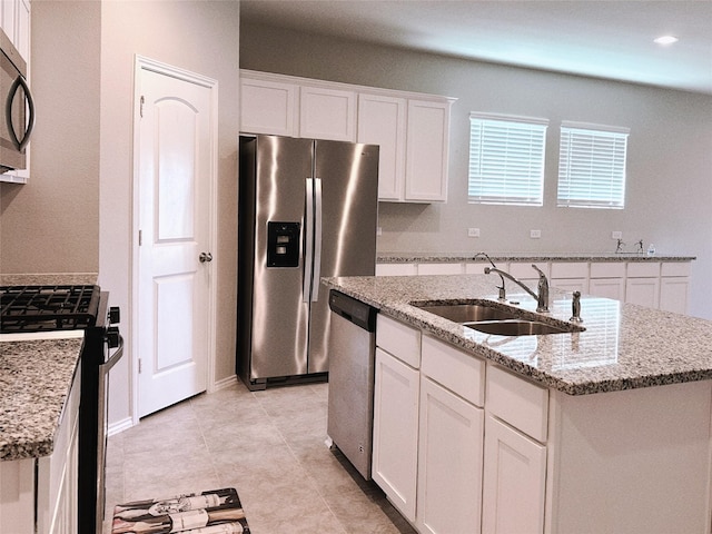 kitchen with a kitchen island with sink, sink, stainless steel appliances, and white cabinetry