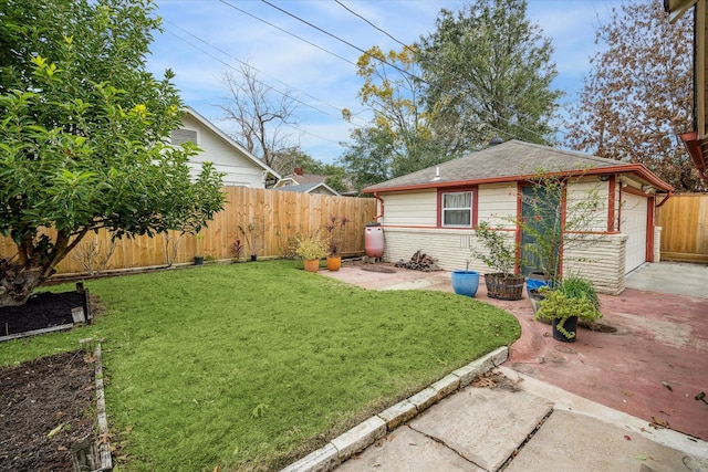 view of yard with a garage and an outbuilding