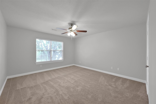 carpeted empty room featuring ceiling fan