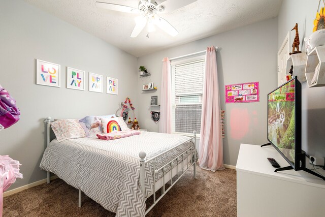 bedroom with a textured ceiling, carpet floors, and ceiling fan