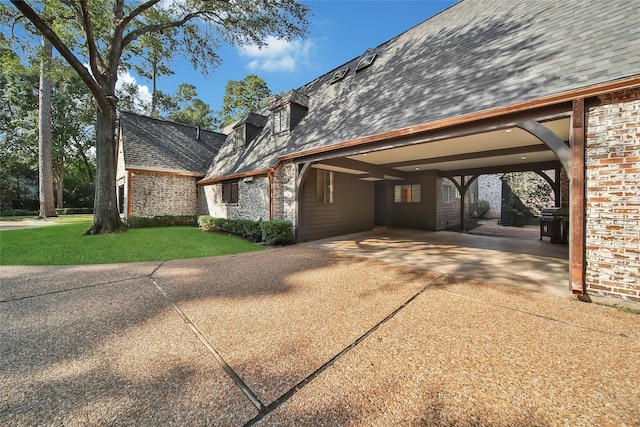 view of front of house with a front yard and a carport