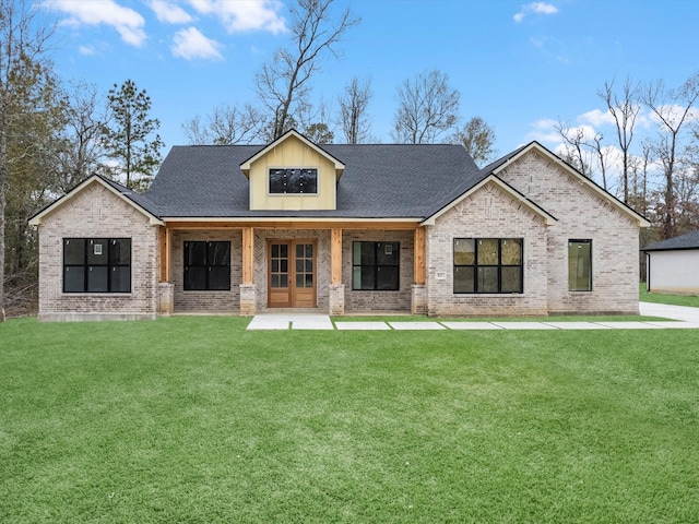 view of front facade featuring a front lawn and covered porch