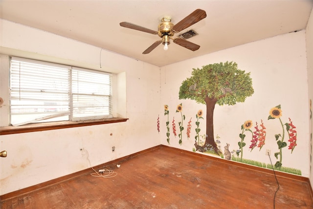 unfurnished room with wood-type flooring and ceiling fan