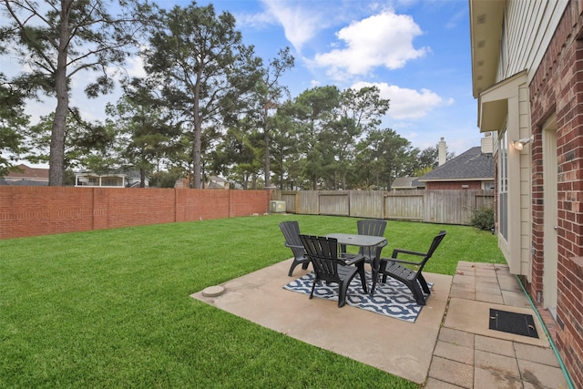 view of yard with a patio