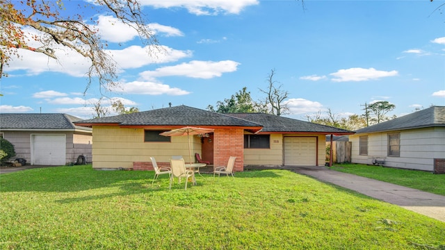 ranch-style house featuring a front lawn and a garage