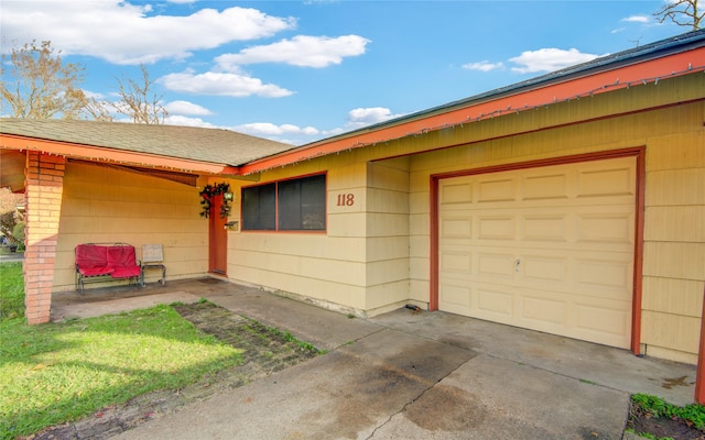 view of front of house featuring a garage