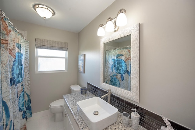 full bathroom featuring baseboards, toilet, tile patterned floors, curtained shower, and vanity