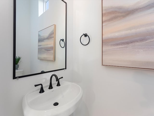 bathroom featuring toilet and sink