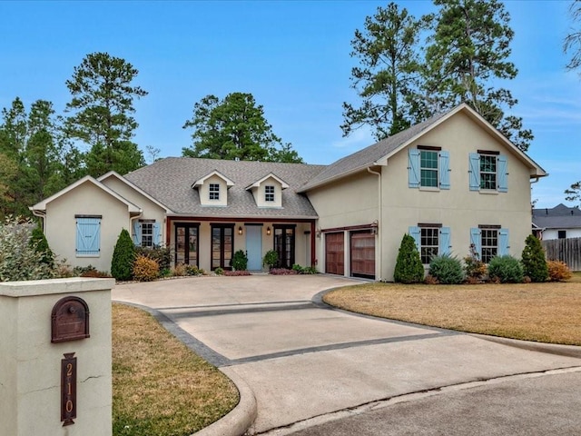 view of front facade featuring a front lawn