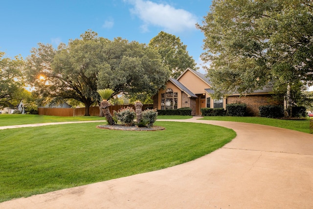 view of front of home featuring a front lawn