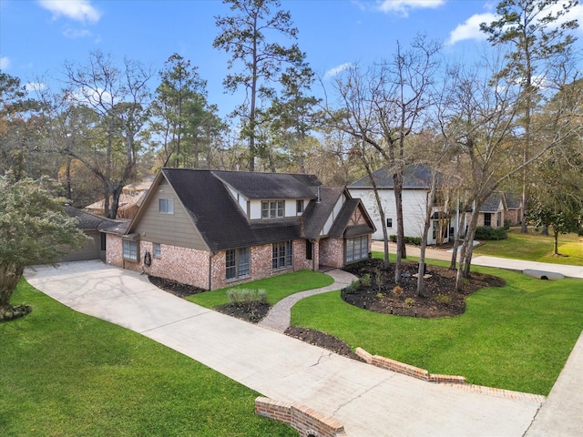 view of front of property with a front yard