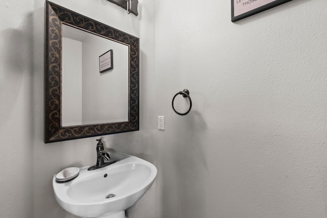 1711 Village Court Ln, Rosenberg, TX 77471 - bathroom with a sink