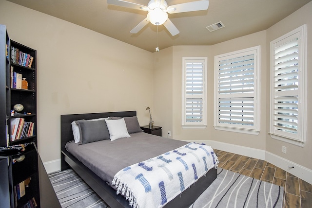 bedroom with ceiling fan