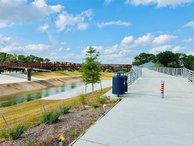 8614 Linkpass Ln, Houston, TX 77025 - view of home's community with a water view