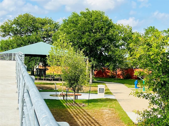 8614 Linkpass Ln, Houston, TX 77025 - view of community featuring a yard