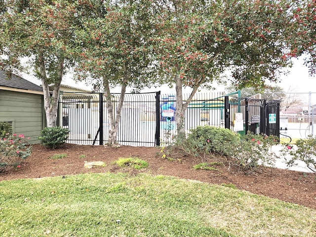 view of yard featuring a community pool