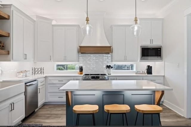 kitchen featuring decorative light fixtures, a kitchen breakfast bar, dishwasher, and built in microwave