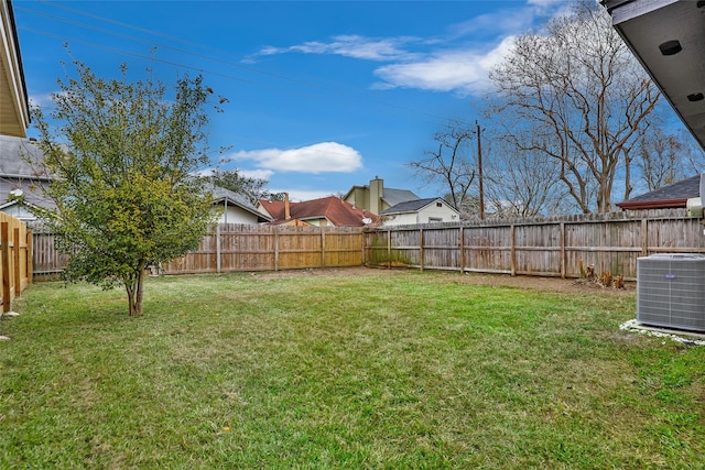 view of yard with cooling unit