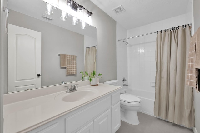 full bathroom featuring shower / bath combo with shower curtain, toilet, and vanity