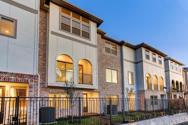 3037 Hicks St, Houston, TX 77007 - view of property with central AC unit