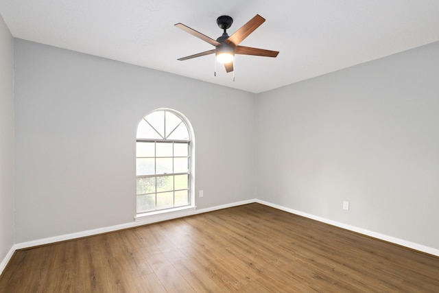 unfurnished room with wood-type flooring and ceiling fan