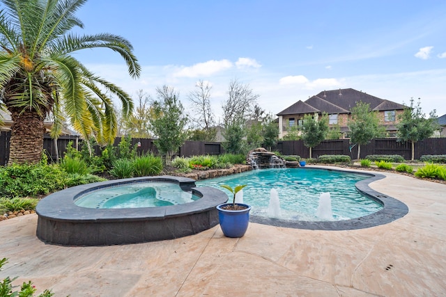 view of pool featuring an in ground hot tub, a patio, and pool water feature