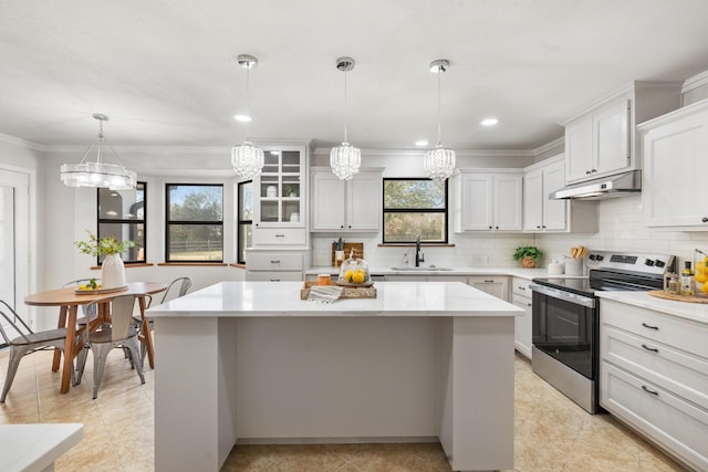 kitchen featuring electric stove, hanging light fixtures, ornamental molding, white cabinets, and sink