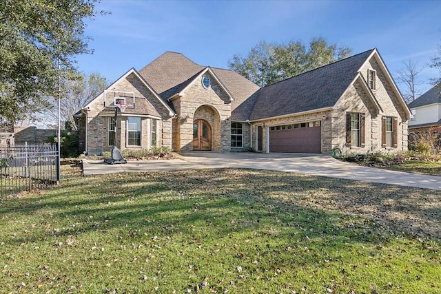 view of front facade featuring a front lawn and a garage