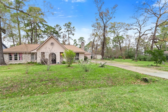 view of front of property with a front lawn