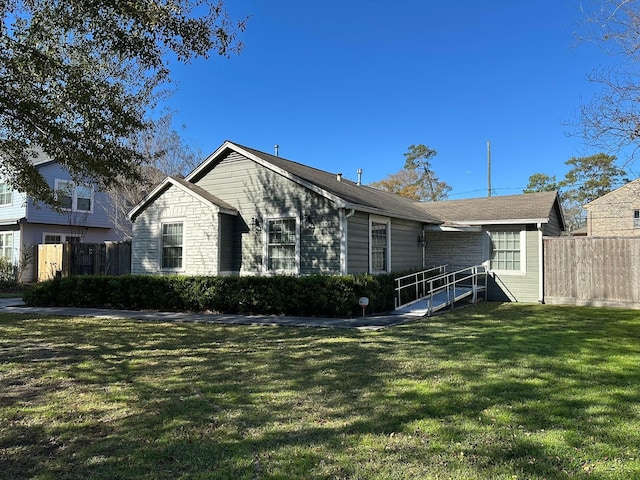 view of front of house featuring a front yard