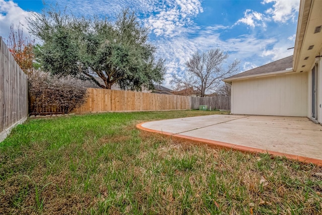 view of yard with a patio area