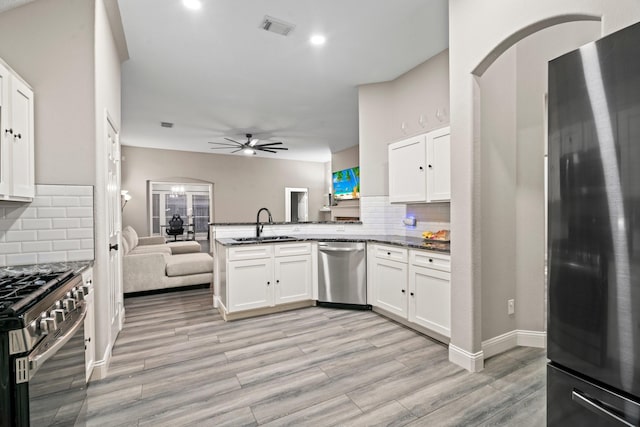 kitchen featuring sink, kitchen peninsula, ceiling fan, stainless steel appliances, and white cabinets