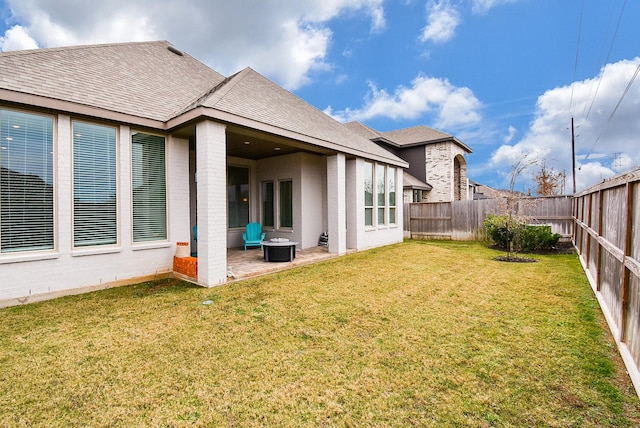 view of yard featuring a patio area