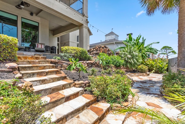 4 Mariners Ln, Kemah, TX 77565 - view of yard featuring a balcony