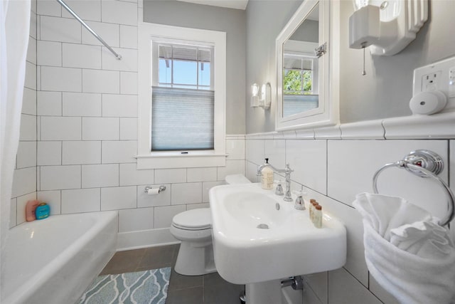 full bathroom featuring sink, toilet, tile patterned floors, and shower / bath combo with shower curtain