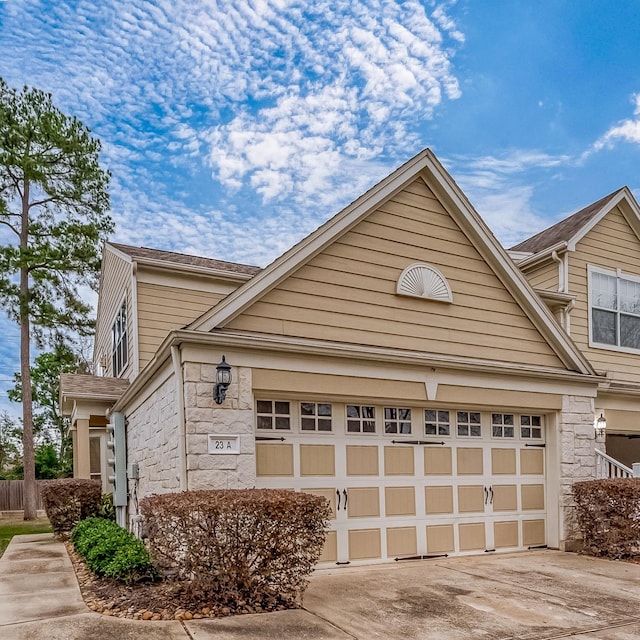 view of front facade featuring a garage